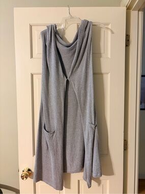 Cozy Sleeveless Open Cardigan Vest in Light Gray